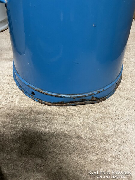 18 Liter blue enameled pail in an enameled grease bucket, peasant villager