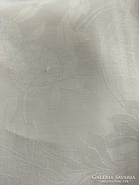 Fehér, új állapotú damaszt asztalterítő 140*140 cm