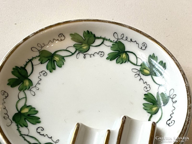 SZŐLŐLEVÉL FESTÉSŰ ART DECO HANGULATÚ 1950-ES FESTETT PORCELÁN HAMUTARTÓ