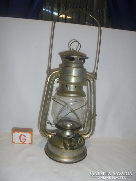 Kerosene lamp, storm lamp