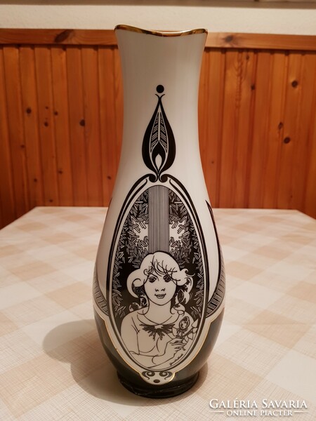 Hollóháza Saxon endre, porcelain bonbonnier and vase