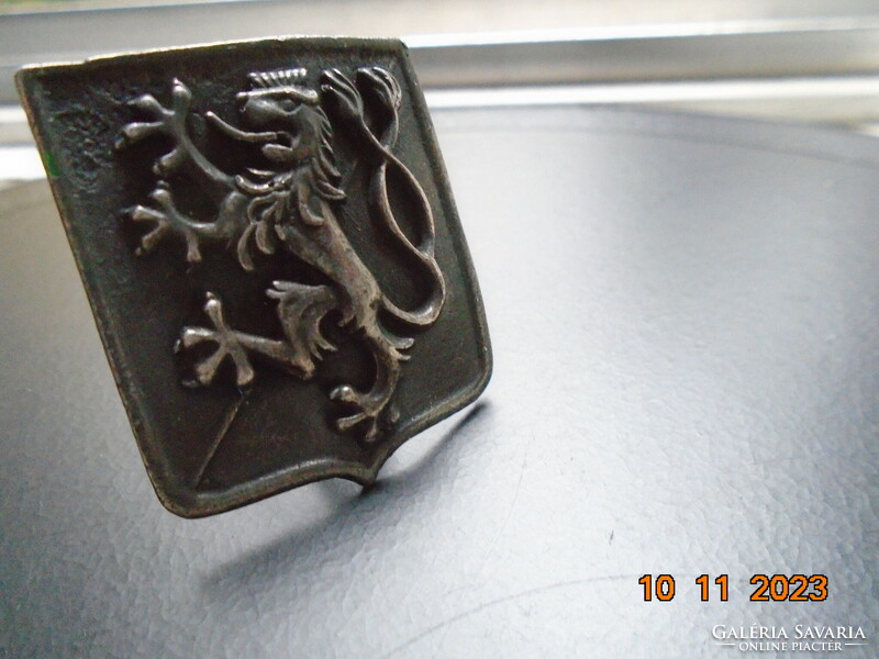 Infantry (?) Badge with rampant lion