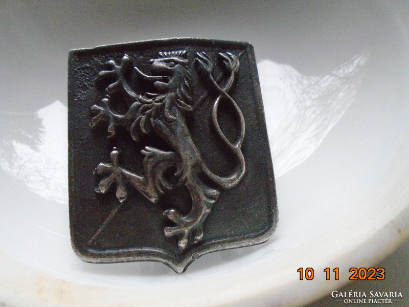 Infantry (?) Badge with rampant lion