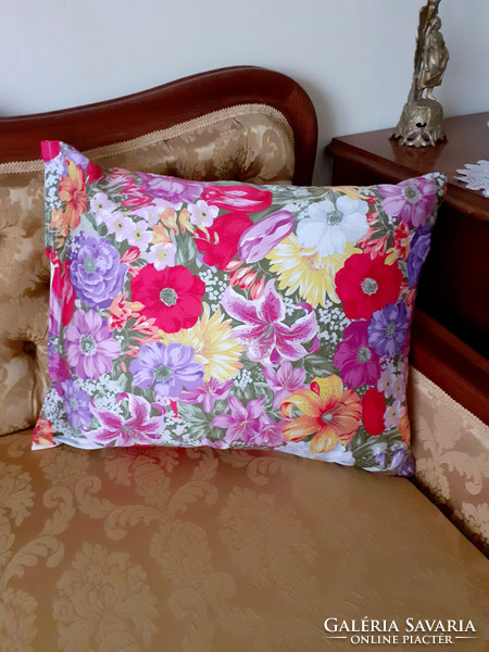New, beautiful floral decorative pillow. 45X36 cm