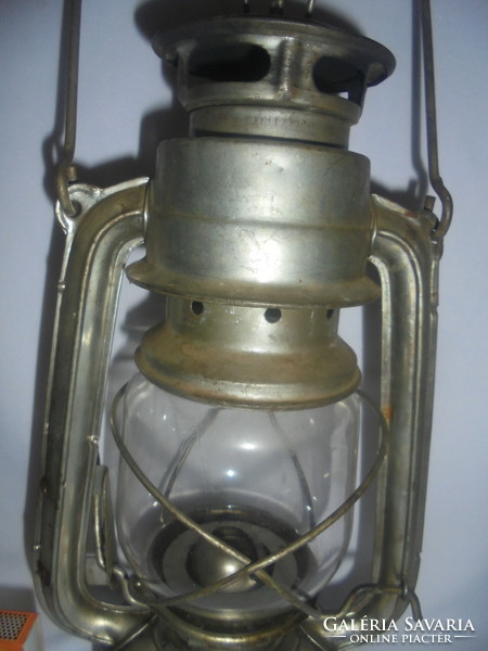 Kerosene lamp, storm lamp