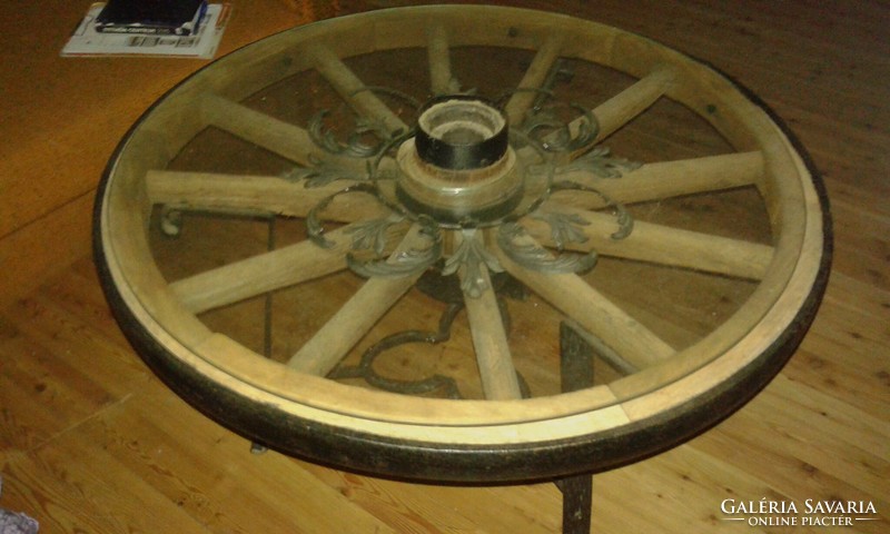 Cartwheel table