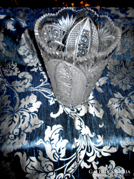 Ólomkristály  üveg váza -szép kézműves munka, vastag ,súlyos darab