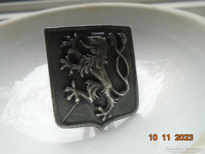 Infantry (?) Badge with rampant lion