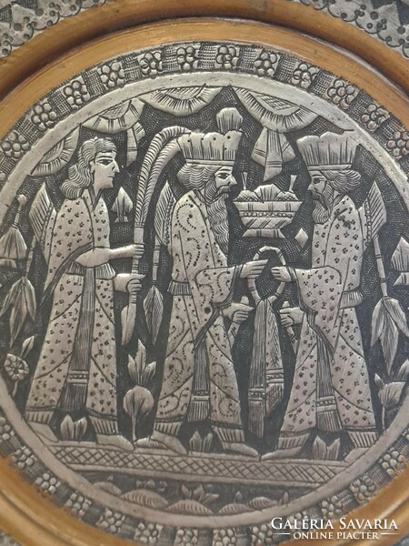 Pewter dramatic wall plate, 3 kings