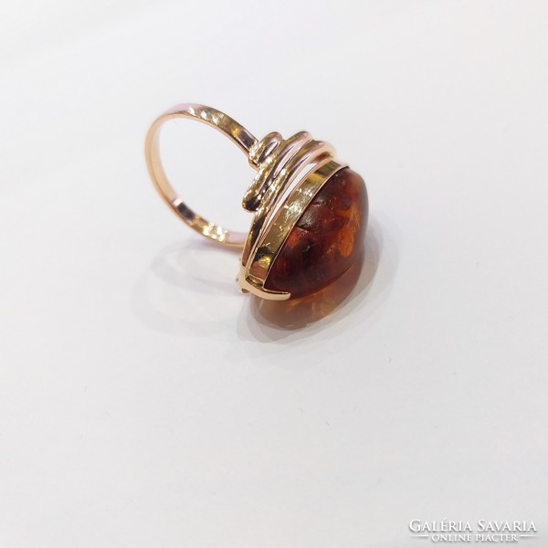 14 Carats, 5.82g. Russian red gold women's ring with amber stones (no. 23/50.)