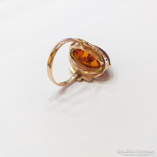 14 Carats, 5.82g. Russian red gold women's ring with amber stones (no. 23/50.)