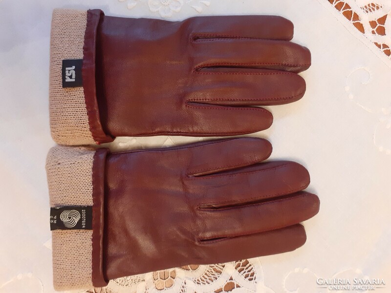 Leather gloves with wool lining.