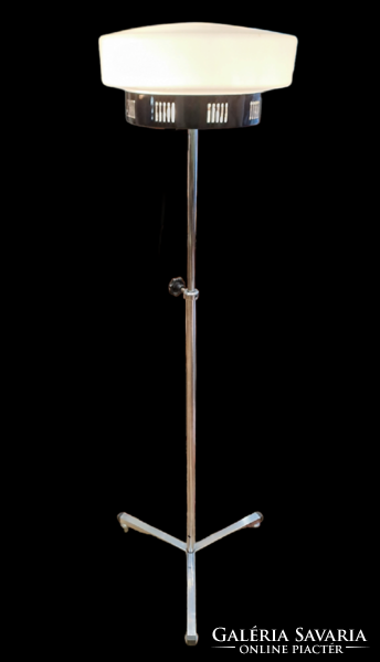 Floor lamp with 3 bulbs