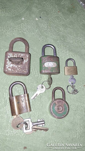 Padlock collection 5 pieces in one.