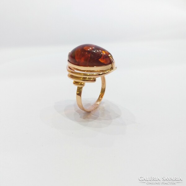 14 Carats, 5.82g. Russian red gold women's ring with amber stones (no. 23/50.)