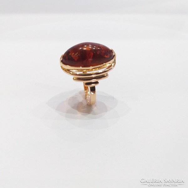 14 Carats, 5.82g. Russian red gold women's ring with amber stones (no. 23/50.)