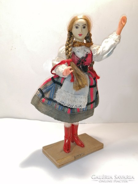 Romanian folk costume doll (1014)