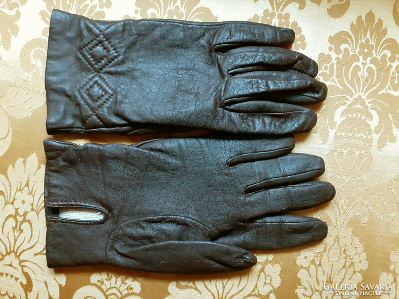 Dark brown lined leather gloves..7 3/4.