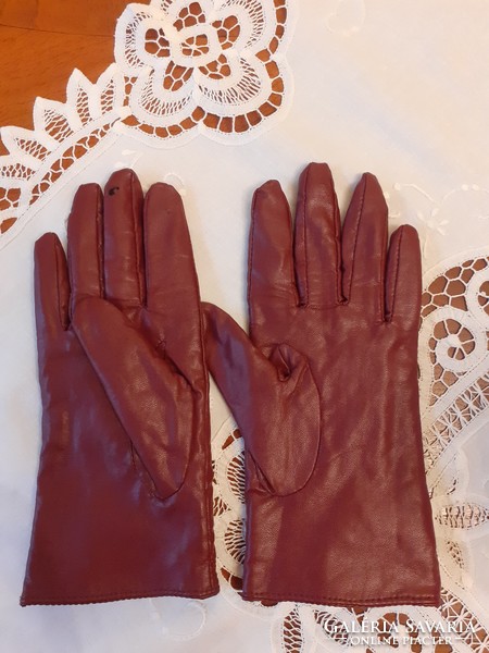 Nice lined leather gloves. 7-Es