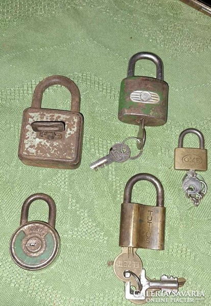 Padlock collection 5 pieces in one.
