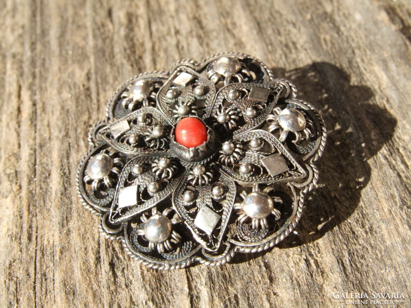 Filigree silver badge with coral (201120)