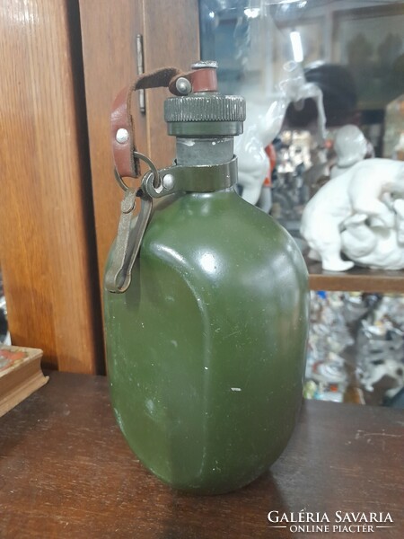 Military aluminum painted water bottle. 23 Cm.