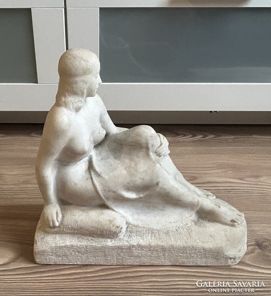 János Sóváry: marble statue of a female nude