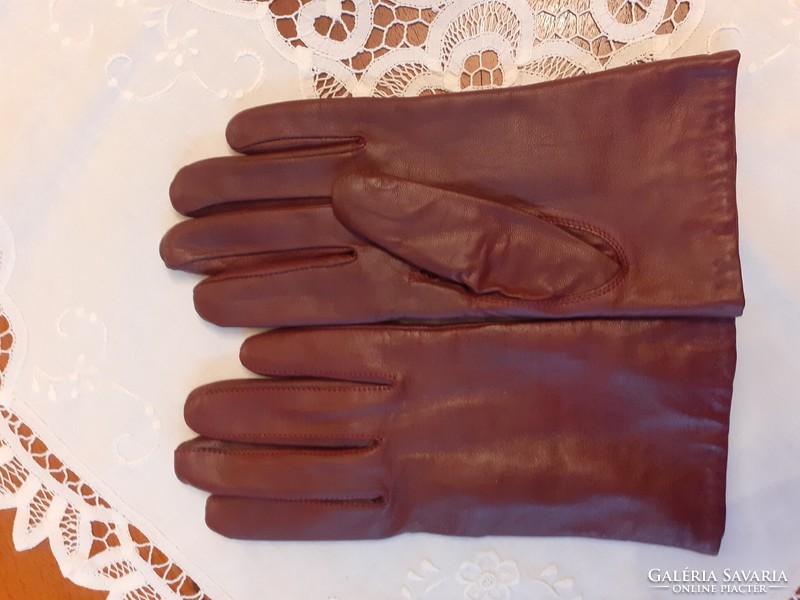 Leather gloves with wool lining.