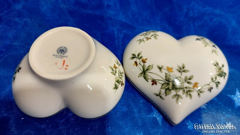 Heart-shaped porcelain bonbonnier with Erika pattern from Hollóháza
