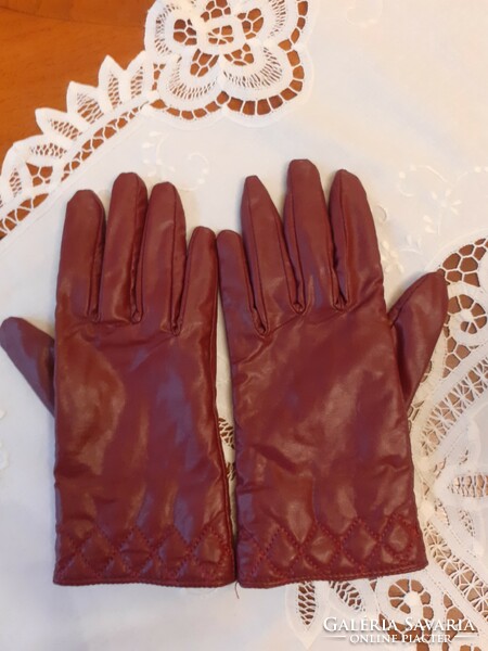 Nice lined leather gloves. 7-Es