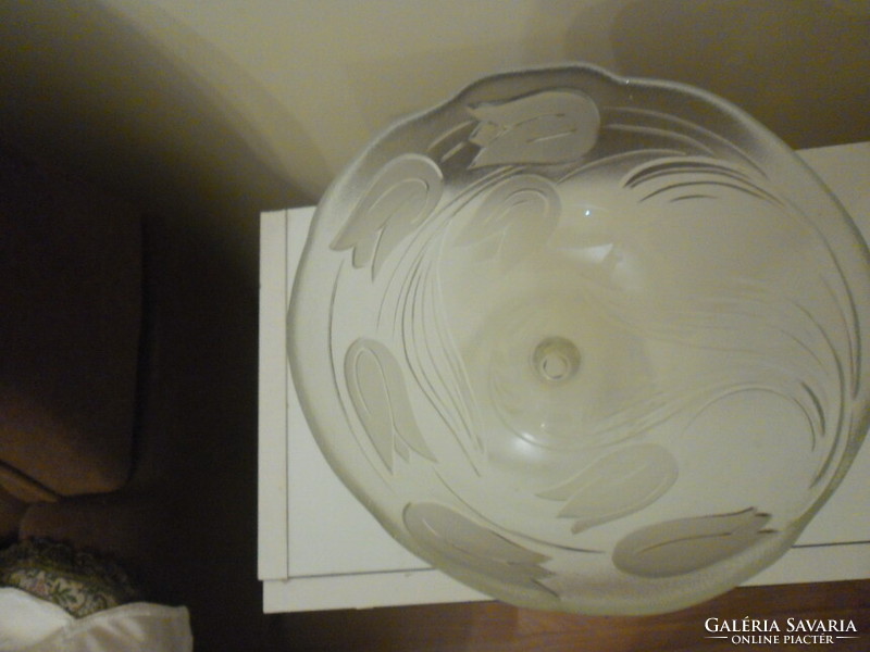 Glass fruit serving bowl with a tulip pattern