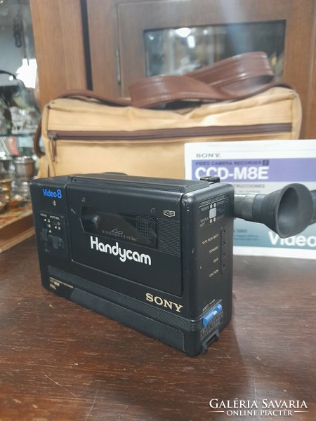 Sony Handycom CCD-M8E 8 mm Video Camera Recorder Szett.