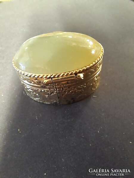 Old mini copper, stone-topped, motif box, box.. 3.5 Cm.