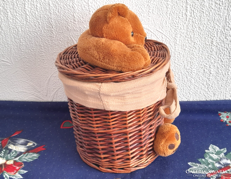 Wicker basket/storage bear with roof