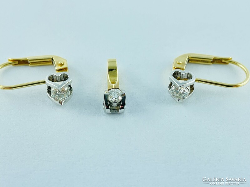 14K arany fülbevaló és medál szett, 3 db, cca 0,15ct-os briliáns csiszolású természetes gyémánttal
