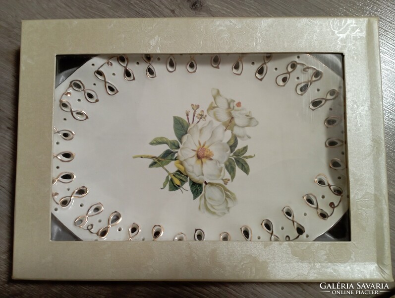 Porcelain bowl, in a gift box - decorated with 24 carat gold