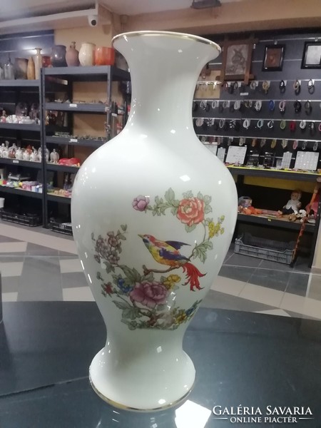 Bird vase with raven house