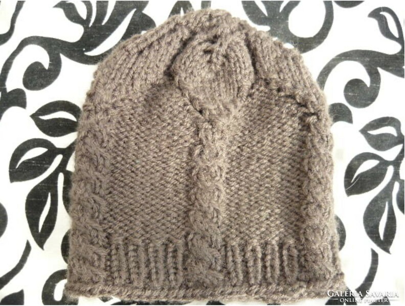 Hand-knitted brown women's hat with flowers