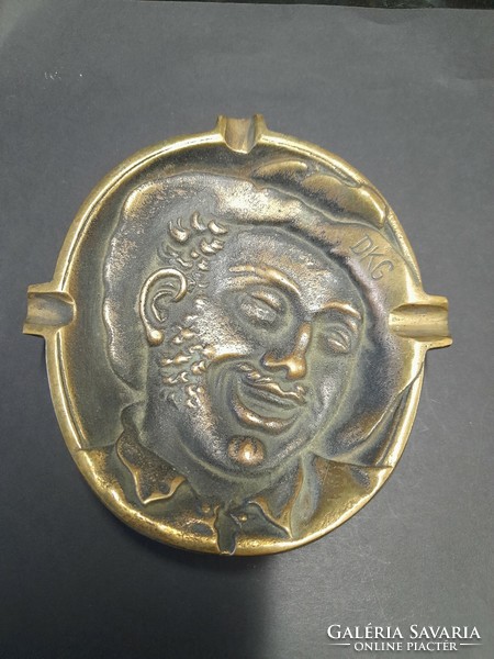 Solid bronze figural ashtray, marked dkg.