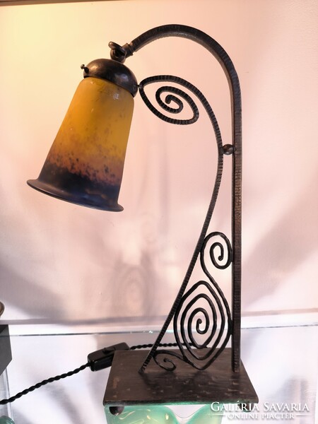 Jelzett exkluzív art deco lámpa Francois Carion-tól Muller Freres üvegbúrával a 20-as évekből