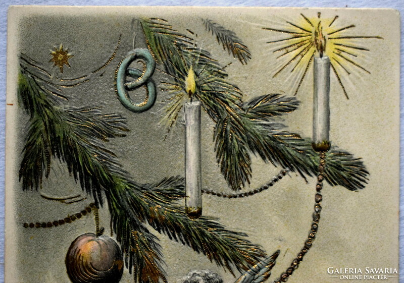 Antik dombornyomott Karácsonyi képeslap -angyalkák karácsonyfát díszítenek - Gyűjteménybe