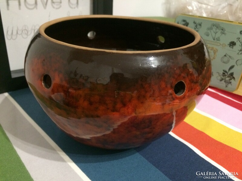 Retro hanging ceramic bowl