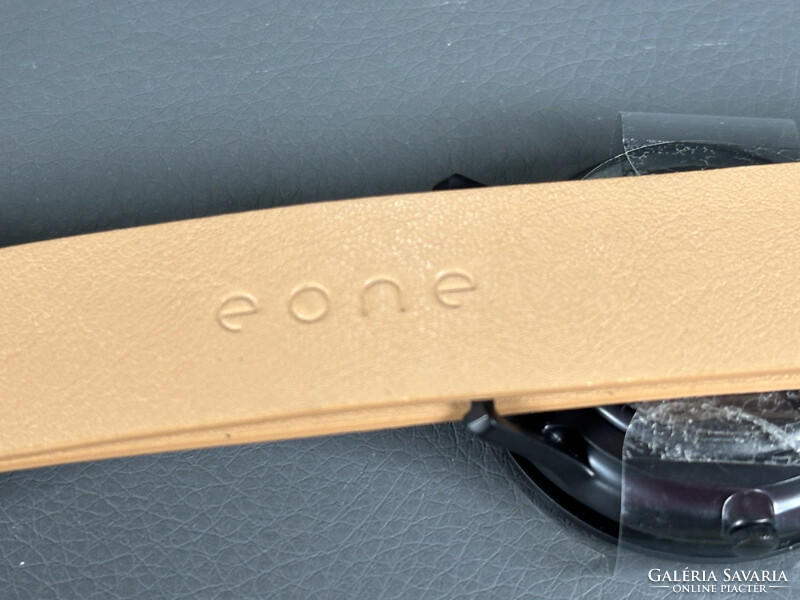 Eone - Bradley design watch for the visually impaired - tactile time