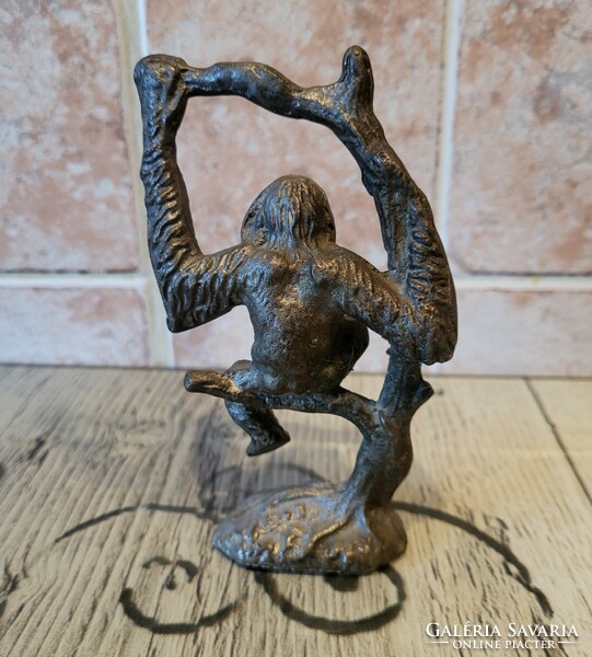 Bronze orangutan, cozy gift item