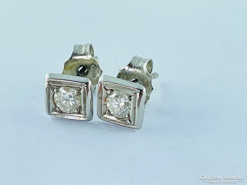 Pair of 14K white gold earrings, 2 pcs, with a brilliant-cut natural diamond of approx. 0.22 ct