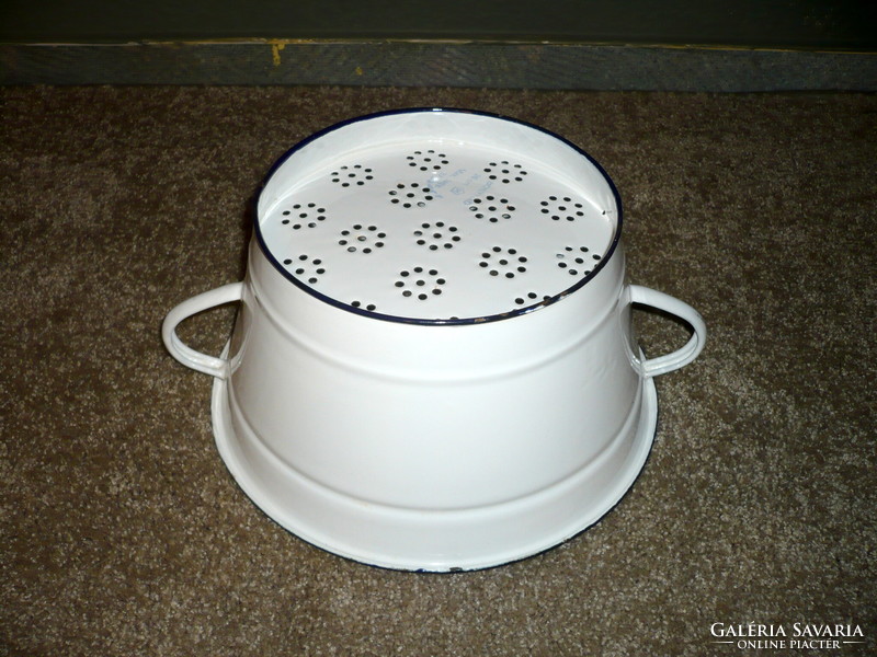 Enameled pasta strainer, strainer with ears, fruit washer