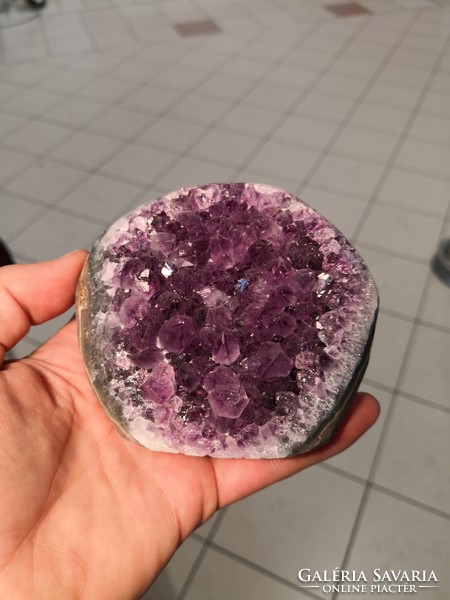 Gyönyörű ametiszt geóda, ásvány kristály