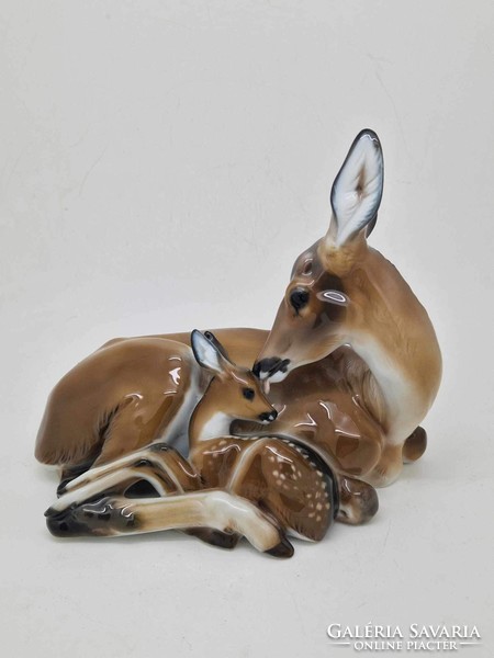 Antique German Rosenthal procellan doe mother with her kid, 14.5cm high, 19cm wide