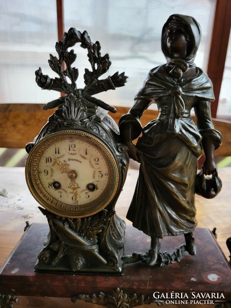 Bronze mantel clock + vase