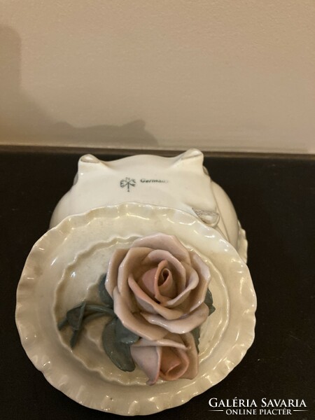 Ens porcelain bonbonier, double rose